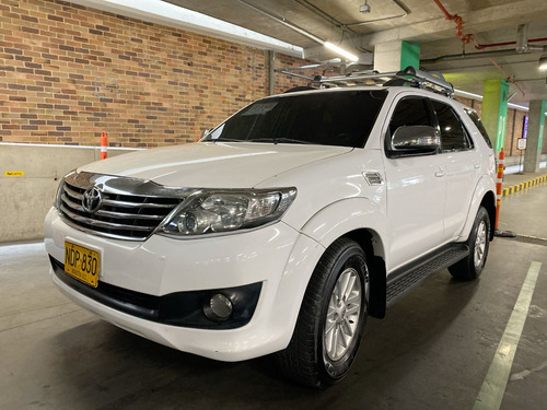 Imagen 2 de 25 de Toyota Fortuner Sr5 2013