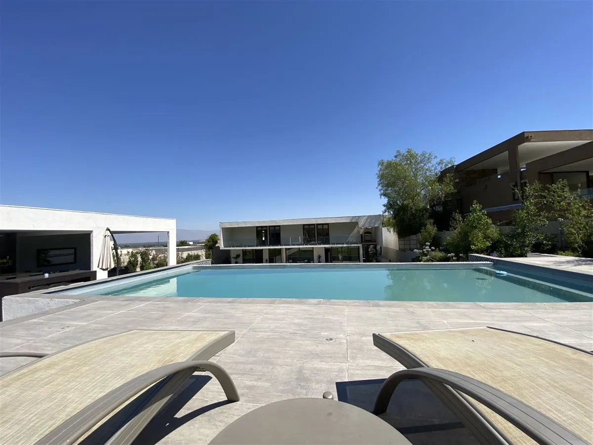 Imagen 3 de 30 de Chicureo Venta Mediterránea. 5d 1 Suite 3b Quincho Piscina