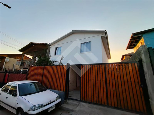 Casa En Venta De 3 Dorm. En Maipú