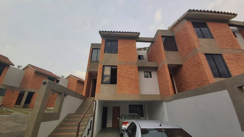 Imagen 13 de 14 de Venta Townhouse, Altos De Guataparo Con Pozo Y Planta 100% Cod. 140530 Marizoila P 04144146049