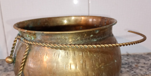 Antiguo Cuenco Bronce Repujado Con Detalle (Usado)