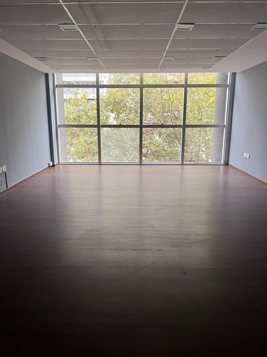 Alquilo Hermosa Oficina En Zona Norte, Planta Libre, Baño Independiente