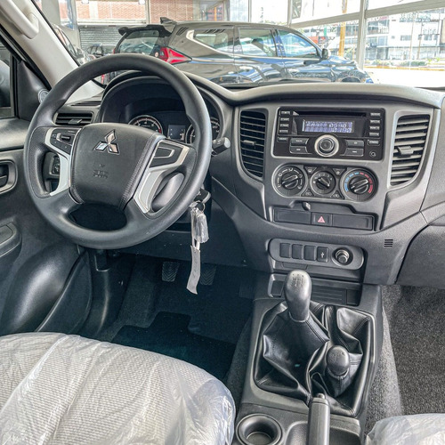 Imagen 7 de 12 de Mitsubishi L200