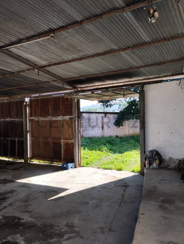 En Alquiler Terreno Con Edificio Comercial