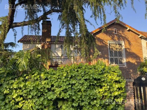 Casa Venta En Vicente López 7 Ambientes Jardín