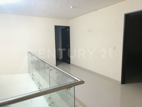 Casa En Venta En Lomas De Banthi, San Juan Del Río, Queretaro.