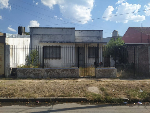 Excelente Lote Con Casa A Demoler En Pleno Centro De Claypol