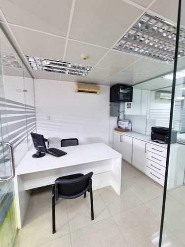 Imagen 4 de 10 de Se Alquila Centro Odontologico 800m2 - 3b La Guaira