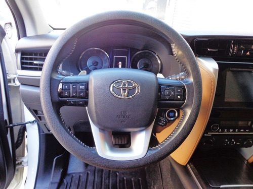 Imagen 8 de 18 de Toyota Fortuner Dubai Vxr 2019 V6 4x4 Automático
