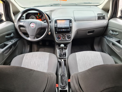 Imagem 7 de 9 de Fiat Punto Essence 1.6 Flex 2011