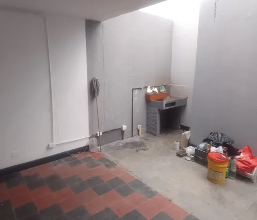 Arriendo Casa Local En Laureles