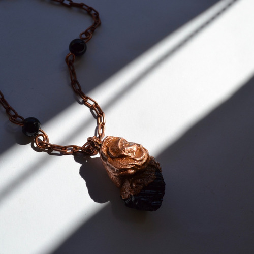 Imagen 5 de 10 de Collar Flor Con Turmalina Negra, Obsidiana Y Cobre, Cod1