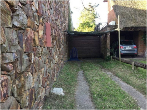 Casa En Venta 4 Dormitorios,pinares - Ref: 724