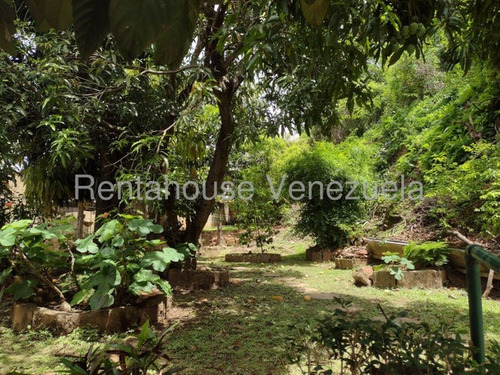 Bella Casa De 2 Pisos ,bien Distribuida En Venta Ubicada En Las Acacias 25-16813
