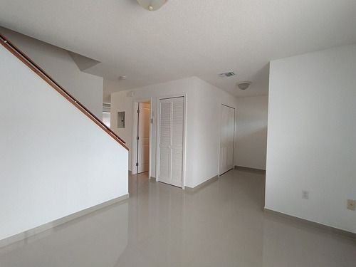 Imagen 2 de 15 de Moderno Town House Ubicado En La Terranova Porlamar Villas