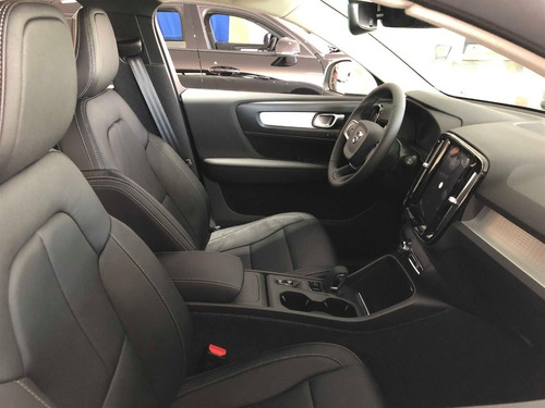 Imagem 9 de 15 de Volvo Xc40 2.0 T4 Momentum Awd Gaso Geartronic 2020/2020 0km