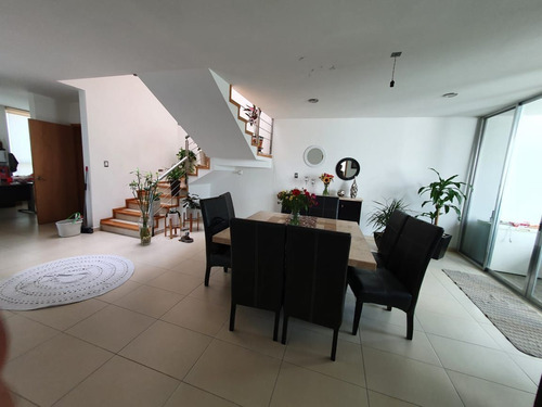 Se Vende Casa En Claustros De Las Misiones, Centro Sur De 3 Niveles, Ubicadísima