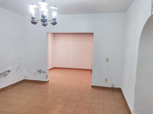 Casa En Venta Con Gran Terreno En Colonia Álamos: Ideal Para Colegios Y Vivienda