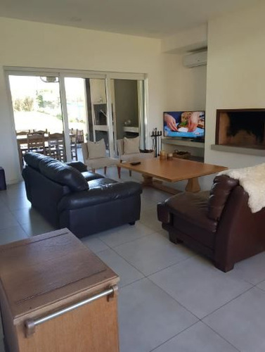 Alquiler Casa 4 Dormitorios Colinas De Carrasco Con Cochera