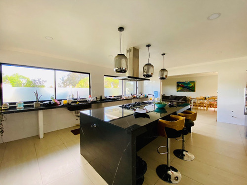 Exclusiva Casa En Venta