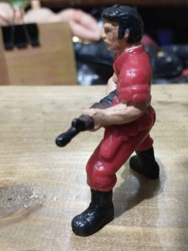 Rambo Figura De Plástico Macizo Pintado A Mano Rojo (Usado)