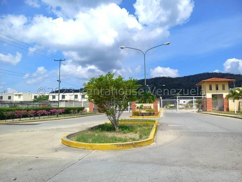 Casa En Venta En Sector La Ensenada Primer Piso Cuenta Dos Habitaciones; Una Principal Con Baño Y Vestier, Y La Segunda Habitación Con Baño Gabriela C.