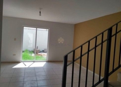 Hurban Vende Casa En Villa Capri, Rancho Santa Mónica.