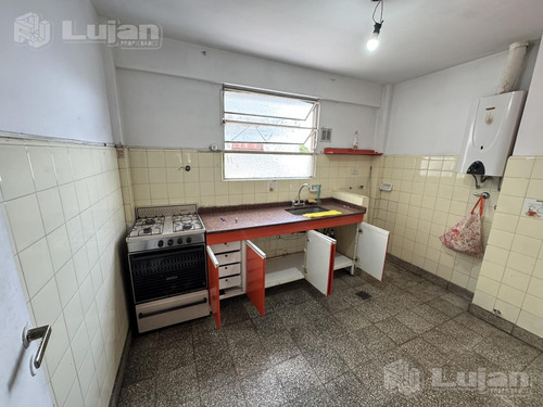 Venta Av Rivadavia Al 8800 2 Ambs Con Balcón !