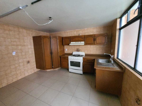 Casa En Renta Con Uso De Suelo Habitacional Con Servicios Tipo A Ubicación Est