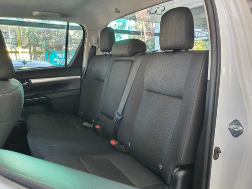 Imagen 15 de 15 de Toyota Hilux 2021 2.8 Cd Srv 177cv 4x4 At