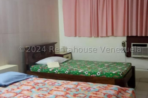 Posada Cumana, Mariguitar Vendo.