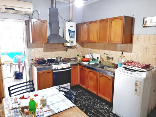 Casa 2 Dormitorios Cochera Doble O Local Con Depósito Jardín Terraza En Venta
