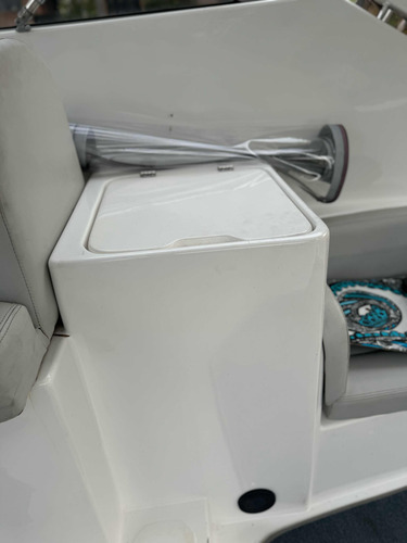 Crucero Klase A 32 Hunter 2007 Volvo 200 Hp 2 Web Marine