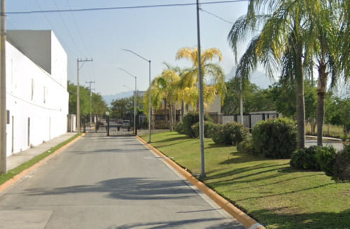 Casa En Venta De Recuperación Bancaria En Privada La Castaña, Nuevo León. Sh05