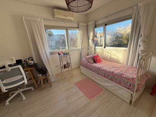 Venta Duplex Tipo Casa Complejo Cerrado Banfield Pileta