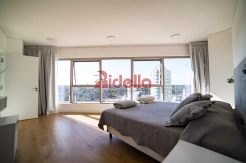 Alquiler Apartamento Trump Tower 2 Dormitorios, Vista Al Mar, Playa Brava.