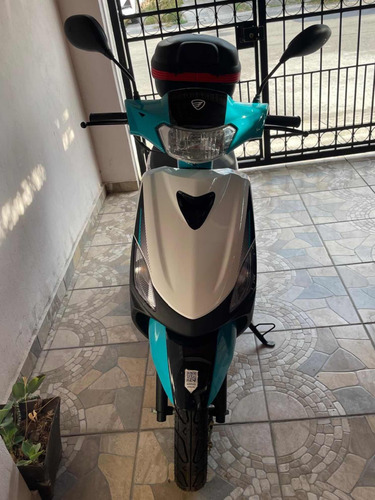 Moto Transmisión Aut., Incluye Casco, Alarma, Cajuelita