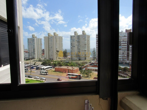 Apartamento En Brava - Punta Del Este - Consulte!!!!- Ref: 3616
