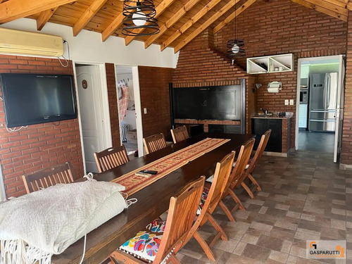 Casa En Venta Y Alquiler En Septiembre, Escobar. 5 Ambientes