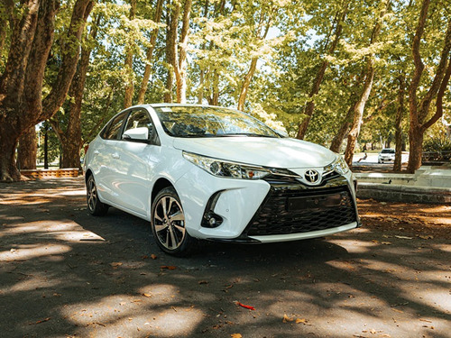 Toyota Yaris Sedán 1.5 Xs Mt Sedan