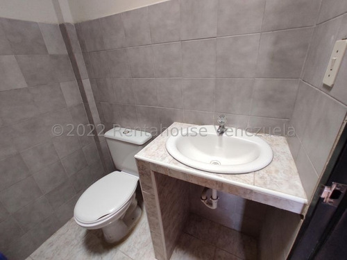 Imagen 6 de 11 de Oficina En Venta En Zona Industrial San Crispin Aragua 22-27107 Irrr