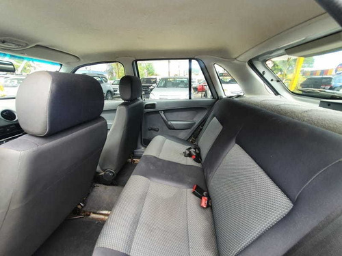 Imagem 8 de 8 de Volkswagen Gol 1.0 G4 Trend 8v Flex 4p Manual 2013