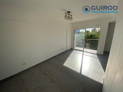 Imagen 2 de 14 de Bajo De Precio! Hermoso 2 Ambientes Con Balcon En Saenz Peña - 5 Años