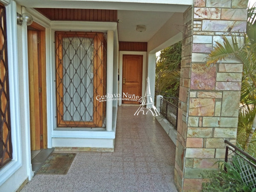 Propiedad En Barrio Country- Ref: 2413