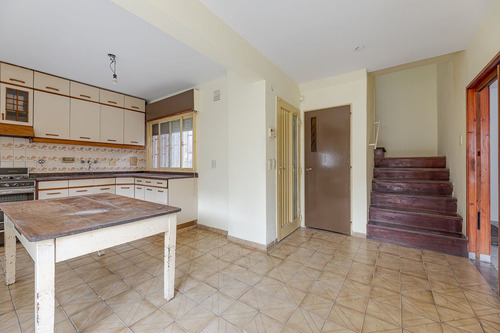 Alquiler Casa Pasillo De 3 Dormitorios- Tiro Suizo
