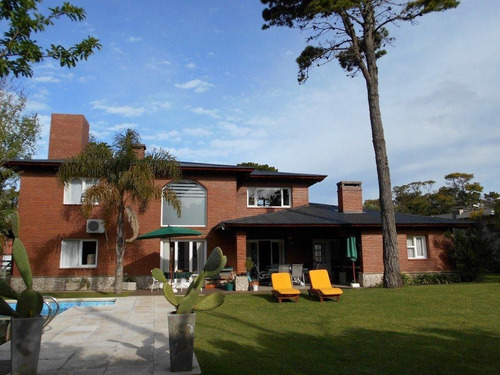 Alq X Temp: Chalet En Dos Plantas De 4 Dorm, Doble Garage, D
