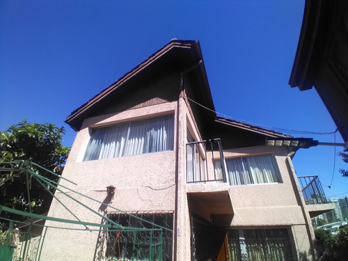 Solida Casa De Dos Pisos En Miraflores Bajo