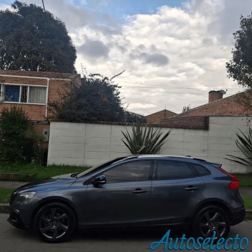 Volvo V40 1.6 T4 Cross Country Kinetic Fwd