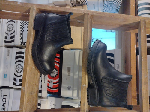Imagen 3 de 3 de Bota Negra Elastico Correlola Talle 39 Al Costo