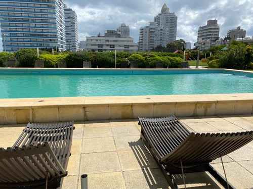 Imagen 20 de 27 de A. Alquiler Temporario. Departamento Le Parc Punta Del Este, Frente Al Mar Playa Brava Parada 8 .